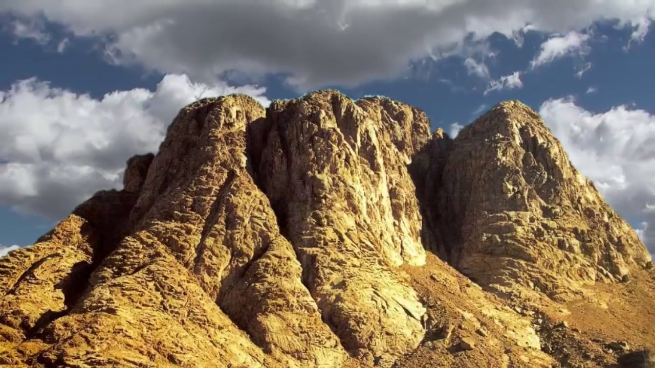 'E prepara-te para amanhã, para que subas pela manhã ao monte Sinai, e ali põe-te diante de mim no cume do monte'.  Êxodo 34:2